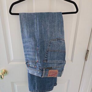 Lucky Brand Men's Jeans, 30 inch waist 32 inch length, blue denim